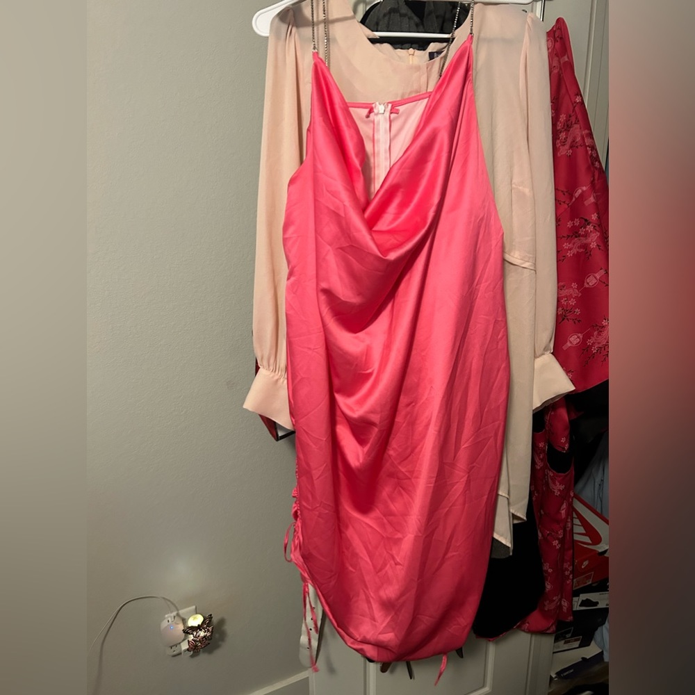 Boohoo Pink satin dress - Picture 4 of 6